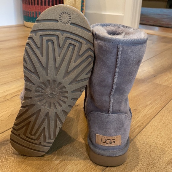 UGG Boots practically new - Picture 9 of 10